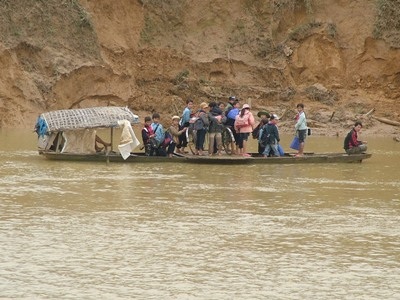 Hà bá “nuốt” làng sau lũ  - 16